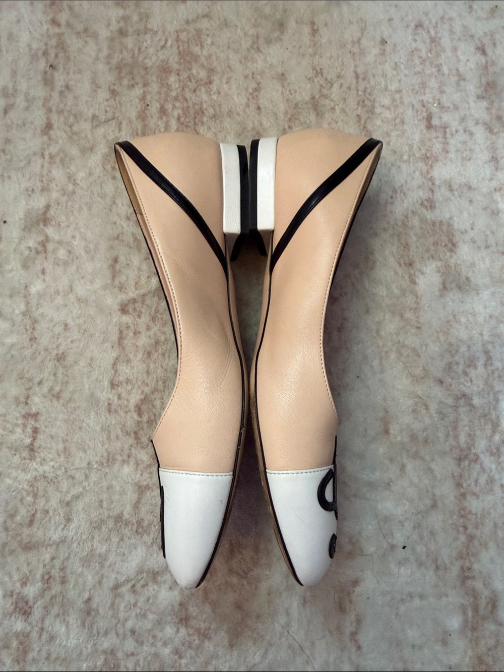 Gucci Nude & White Leather Ballet Flats with Black Trim - Picture 4 of 6